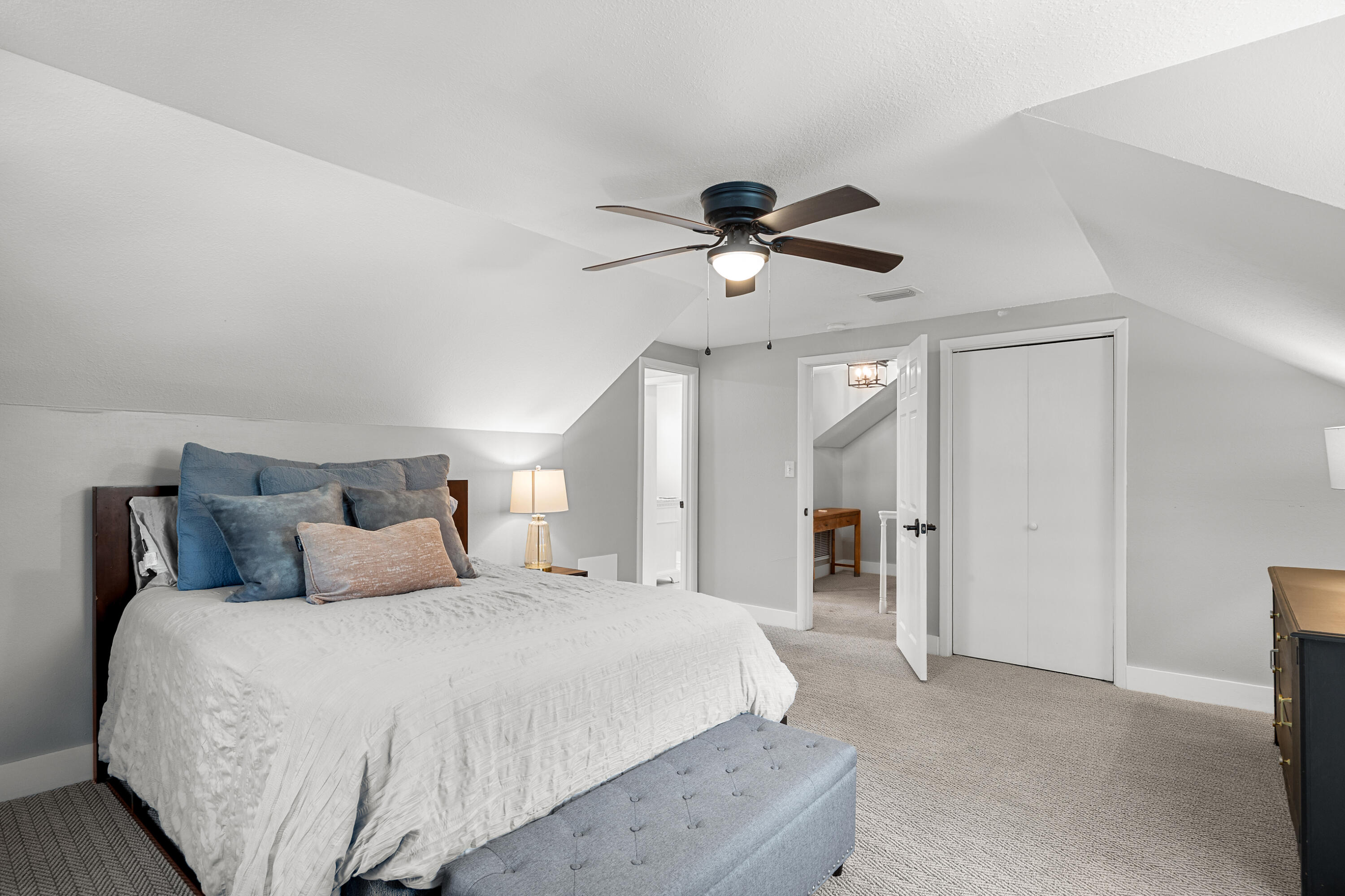 15 NE Wedgewood Lane