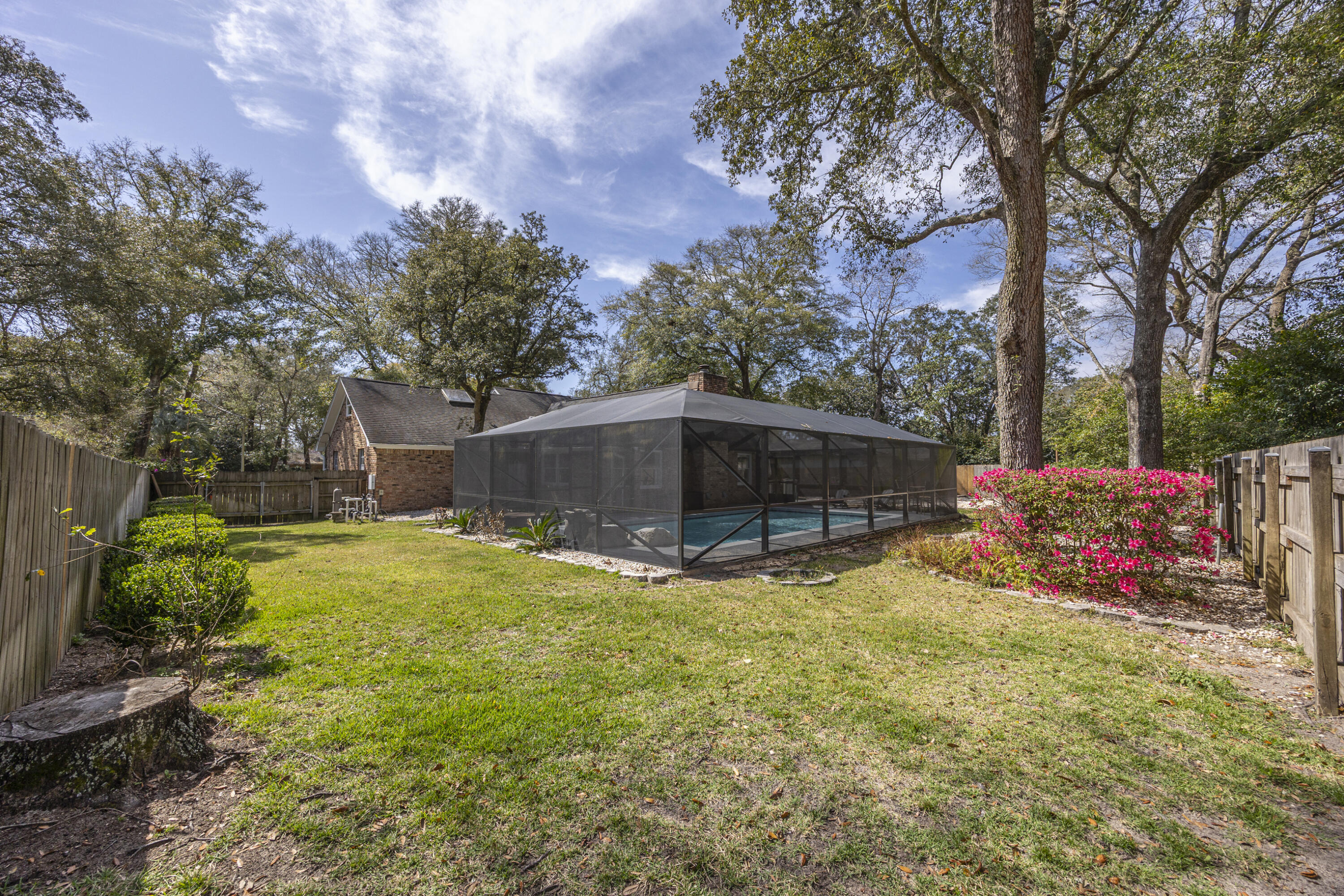 15 NE Wedgewood Lane