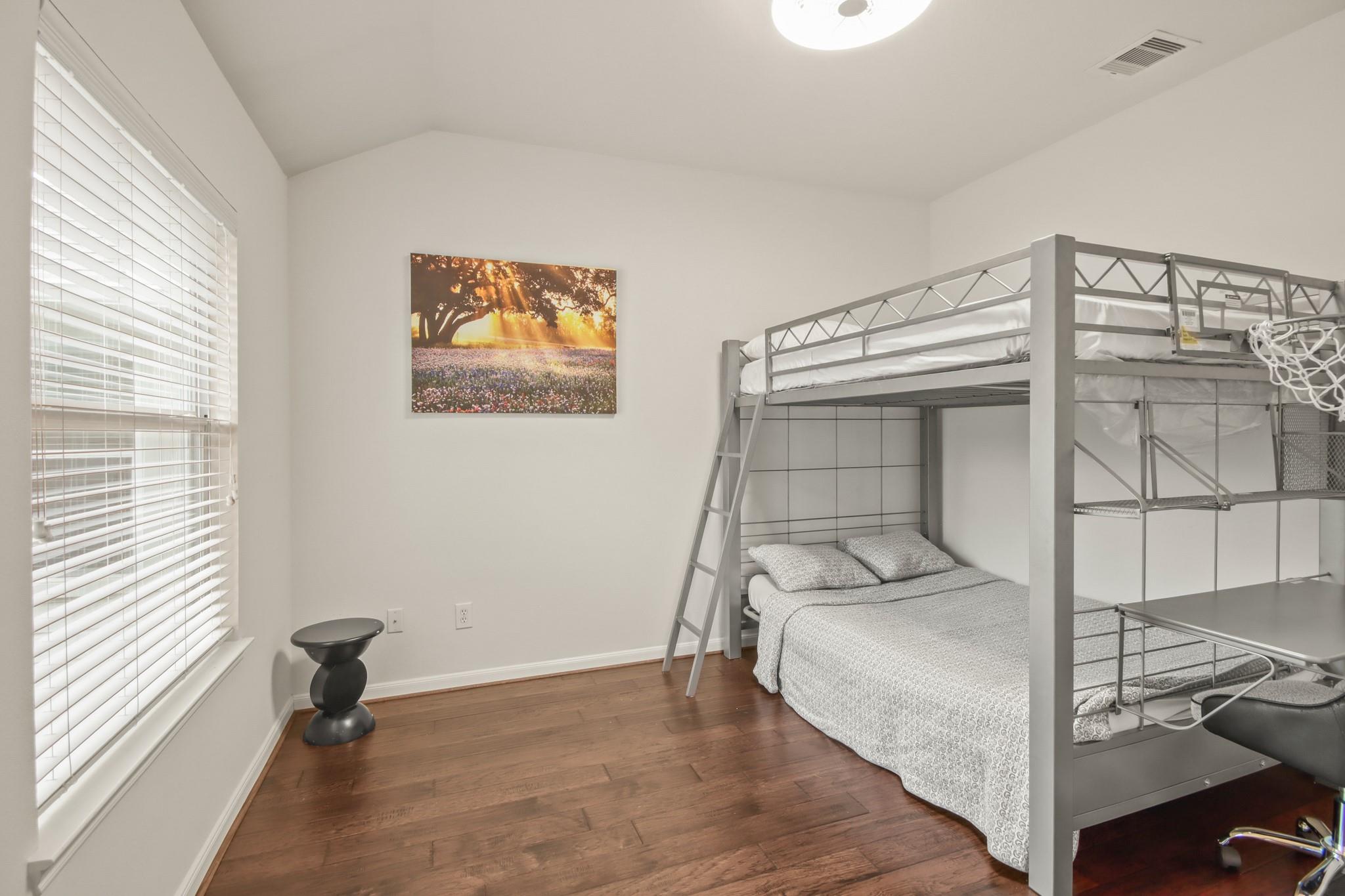 55 W Pipers Green Street