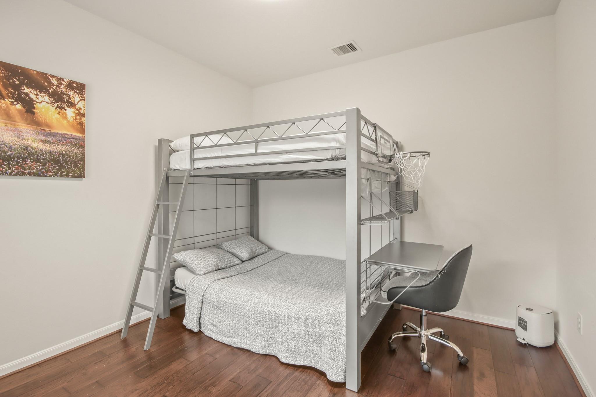 55 W Pipers Green Street