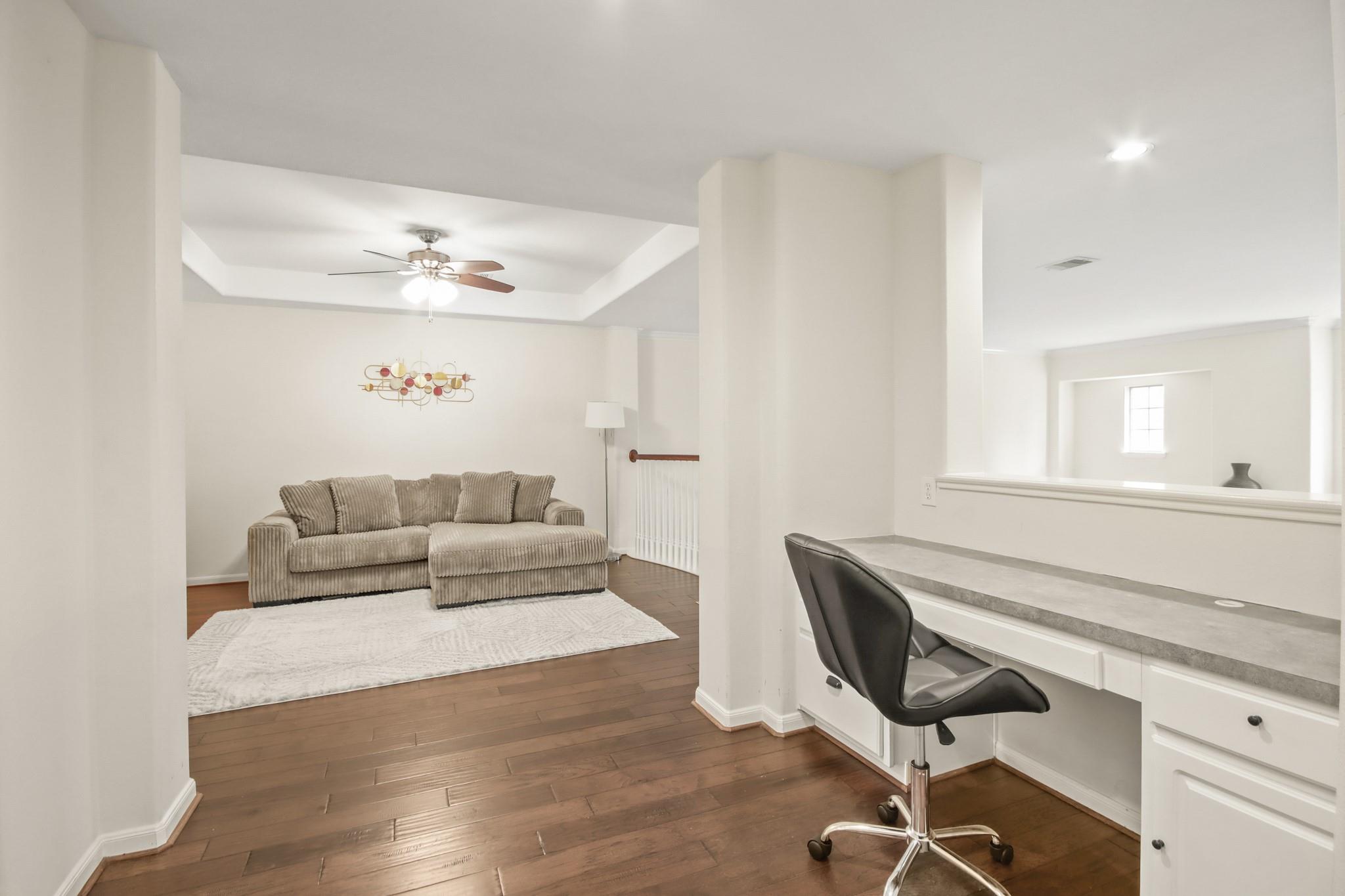 55 W Pipers Green Street