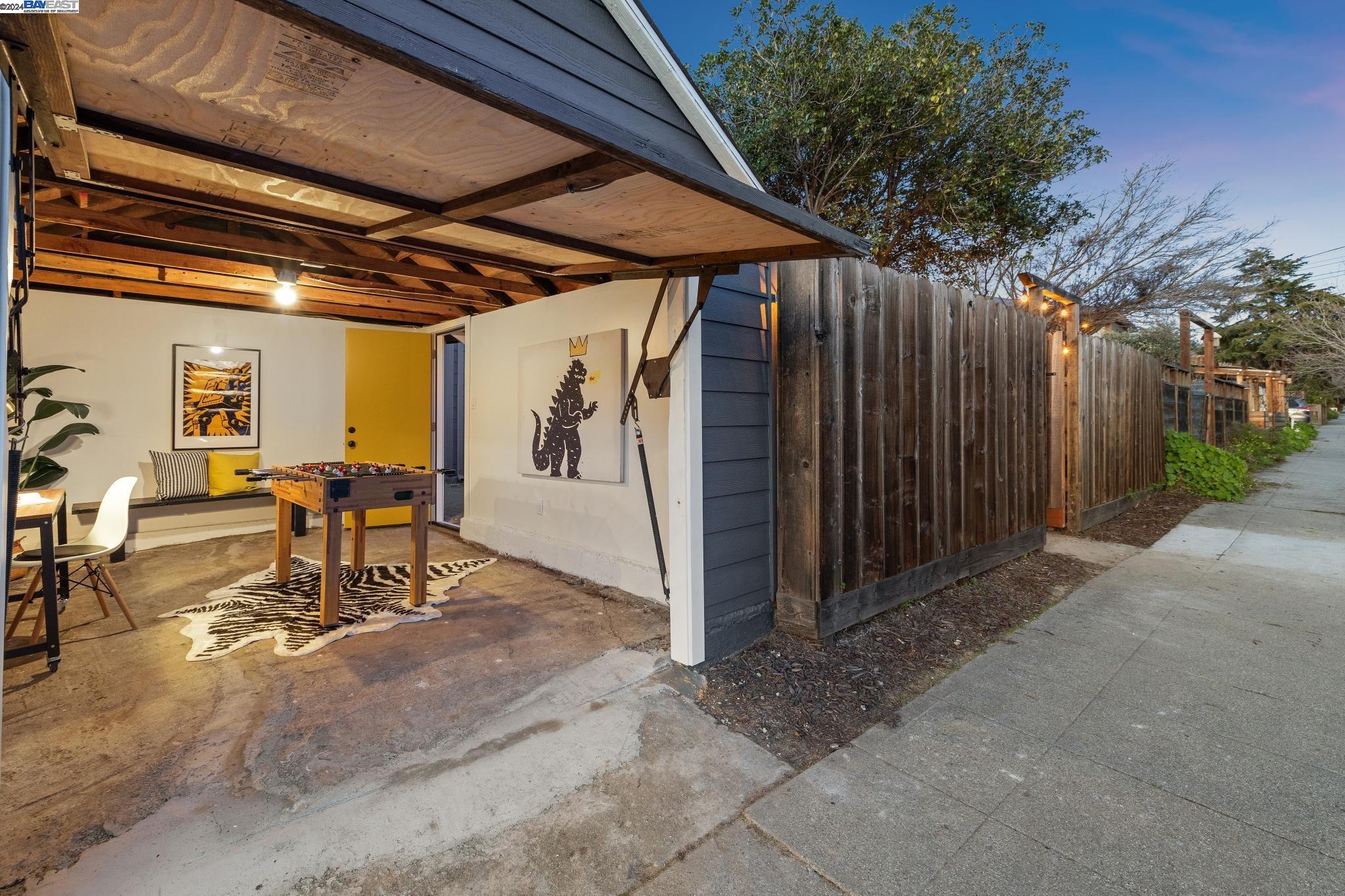 1228 HOPKINS STREET