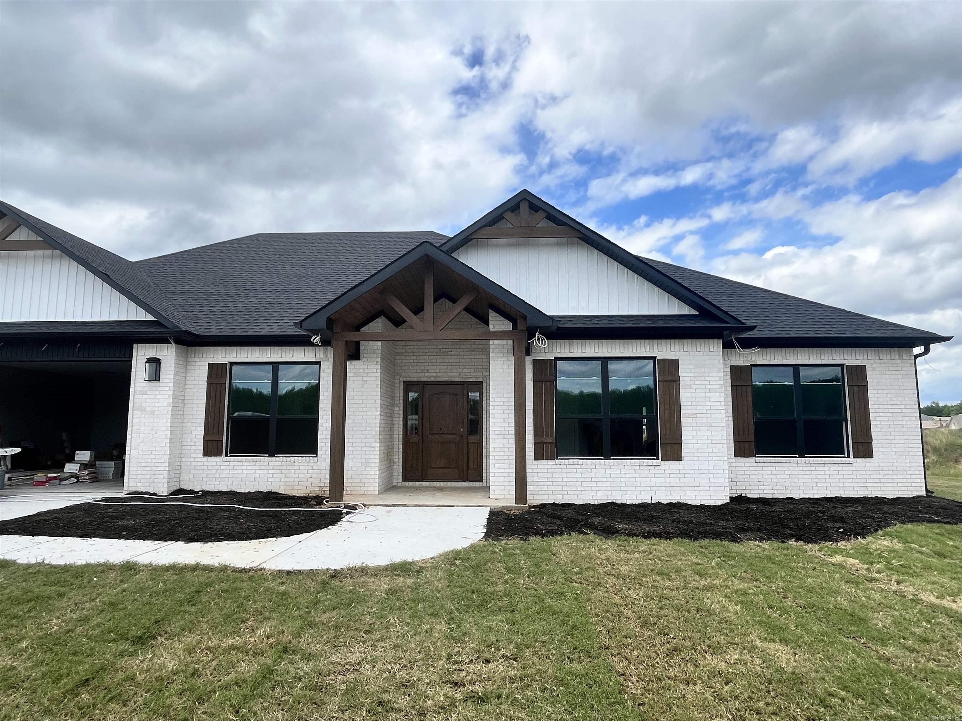 2337 Lakewood Circle