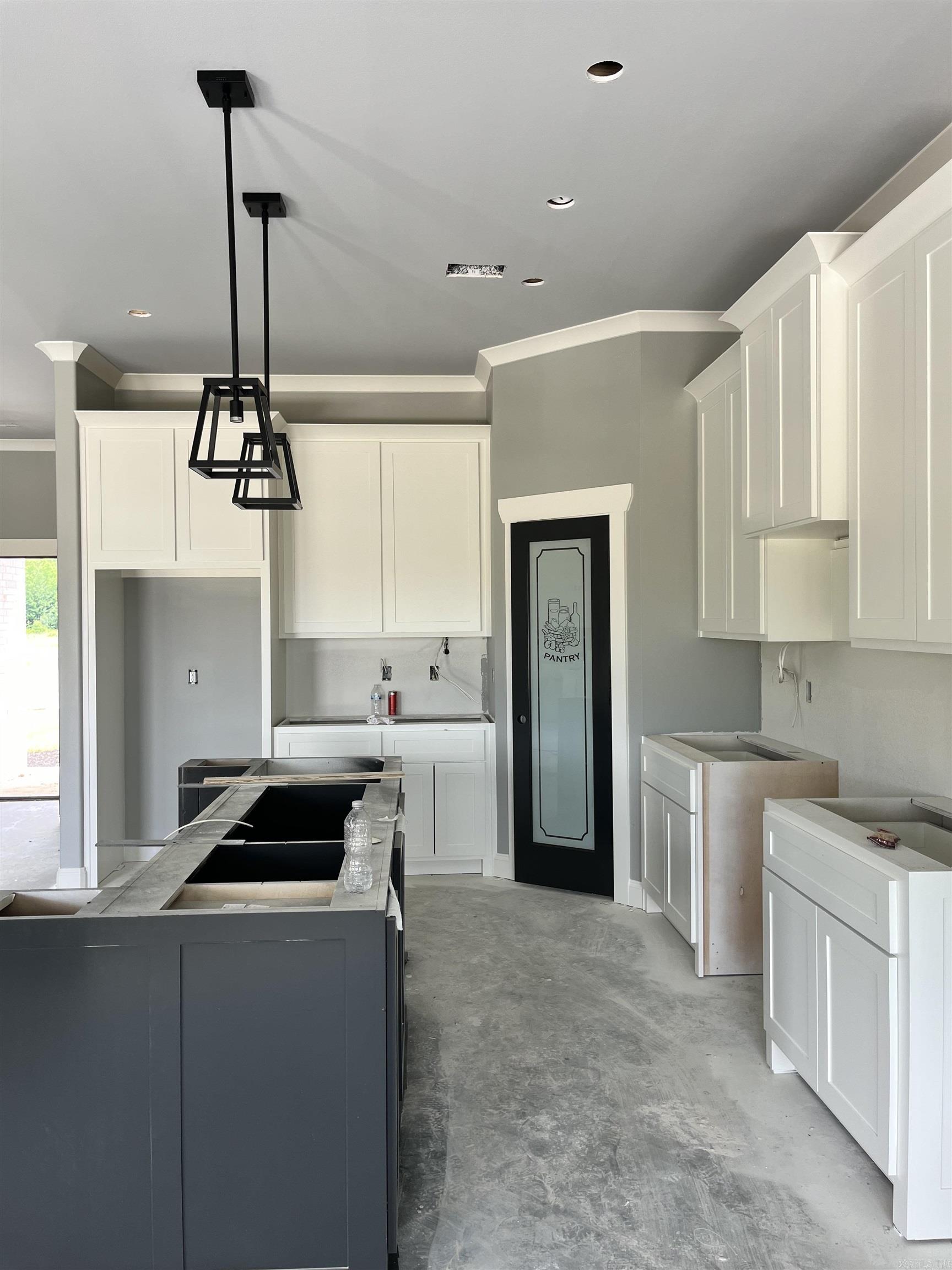 2337 Lakewood Circle