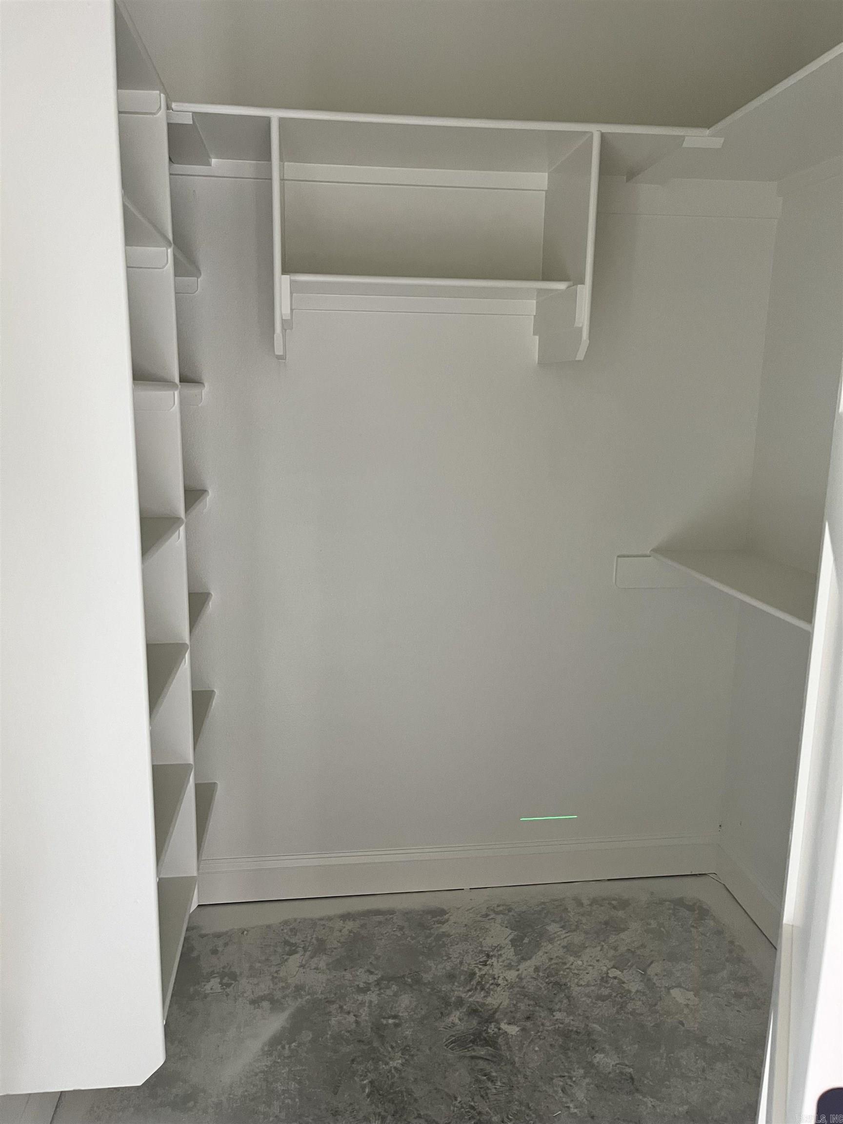 2337 Lakewood Circle