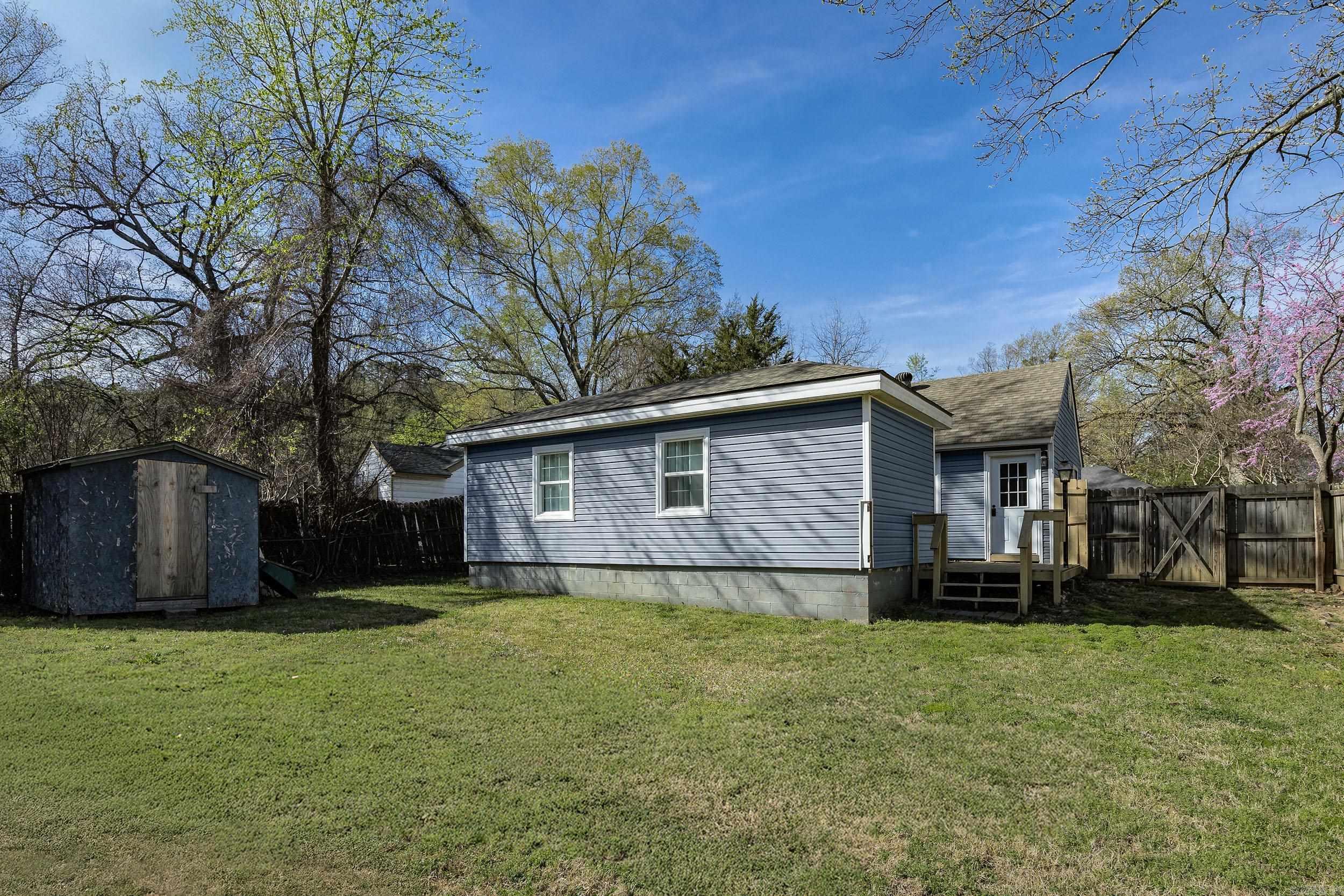 1718 Lilac Circle