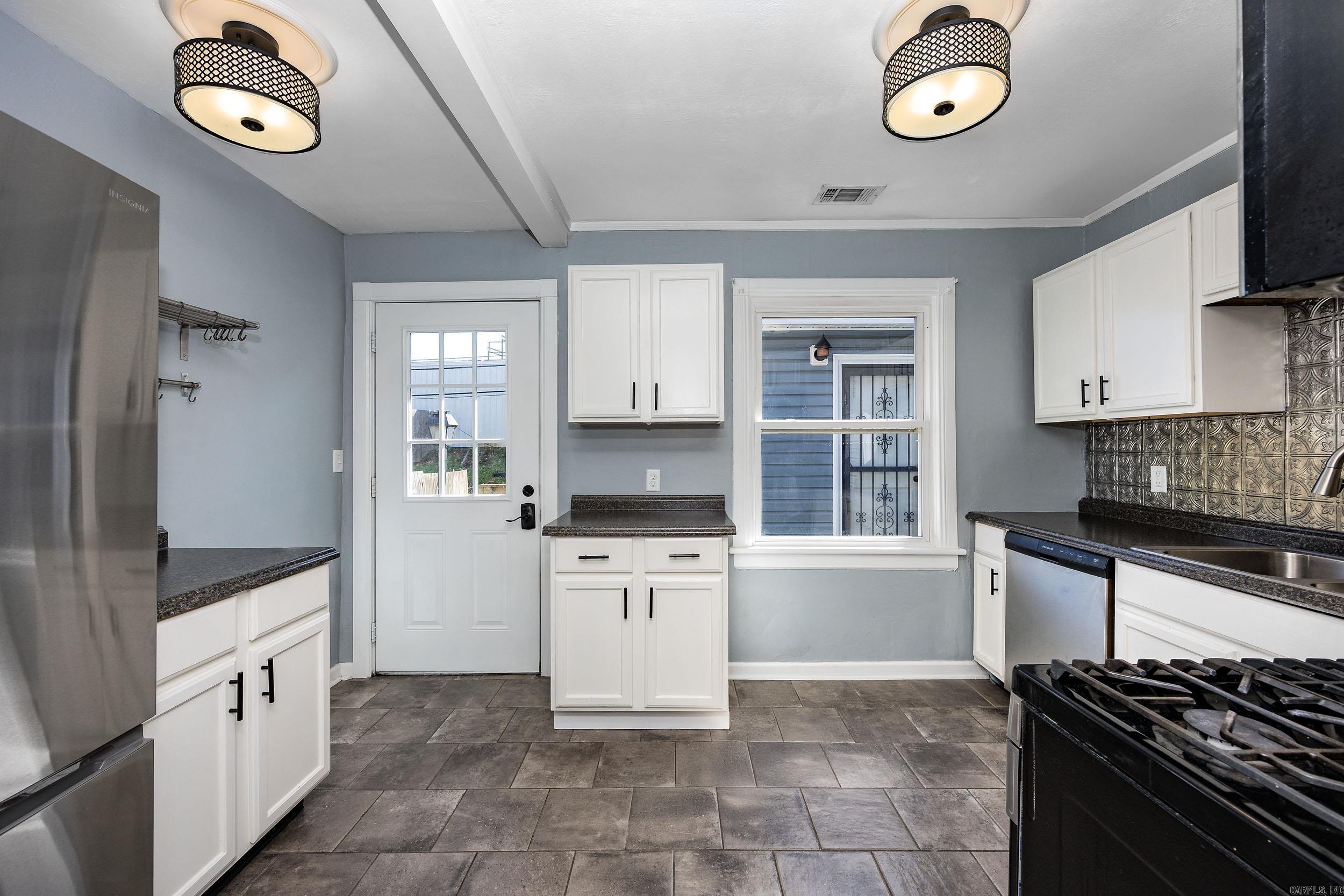 1718 Lilac Circle