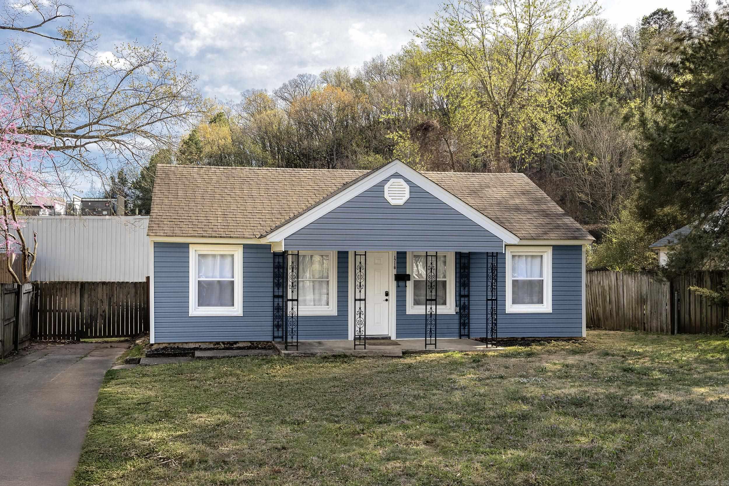 1718 Lilac Circle