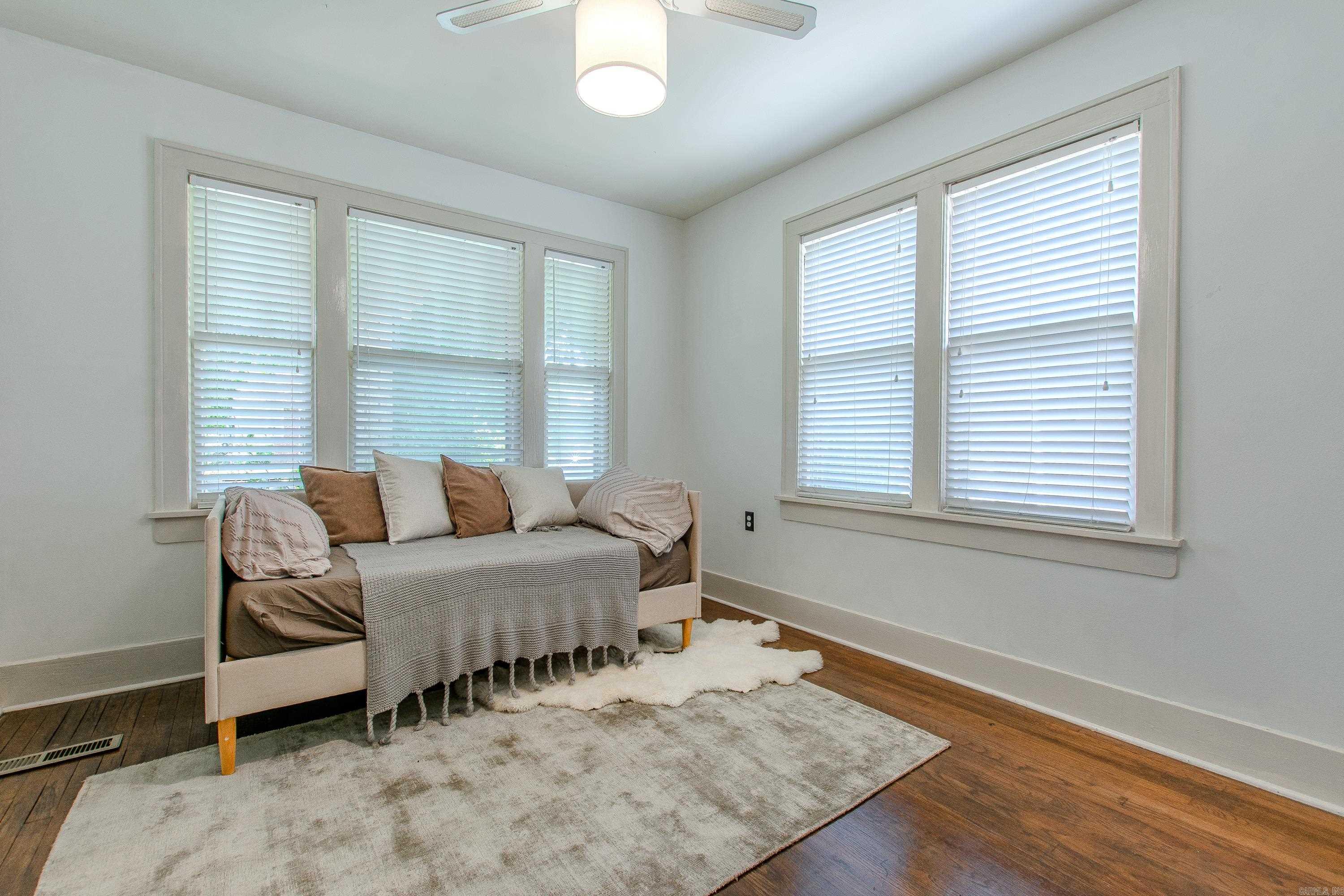 319 W G Avenue