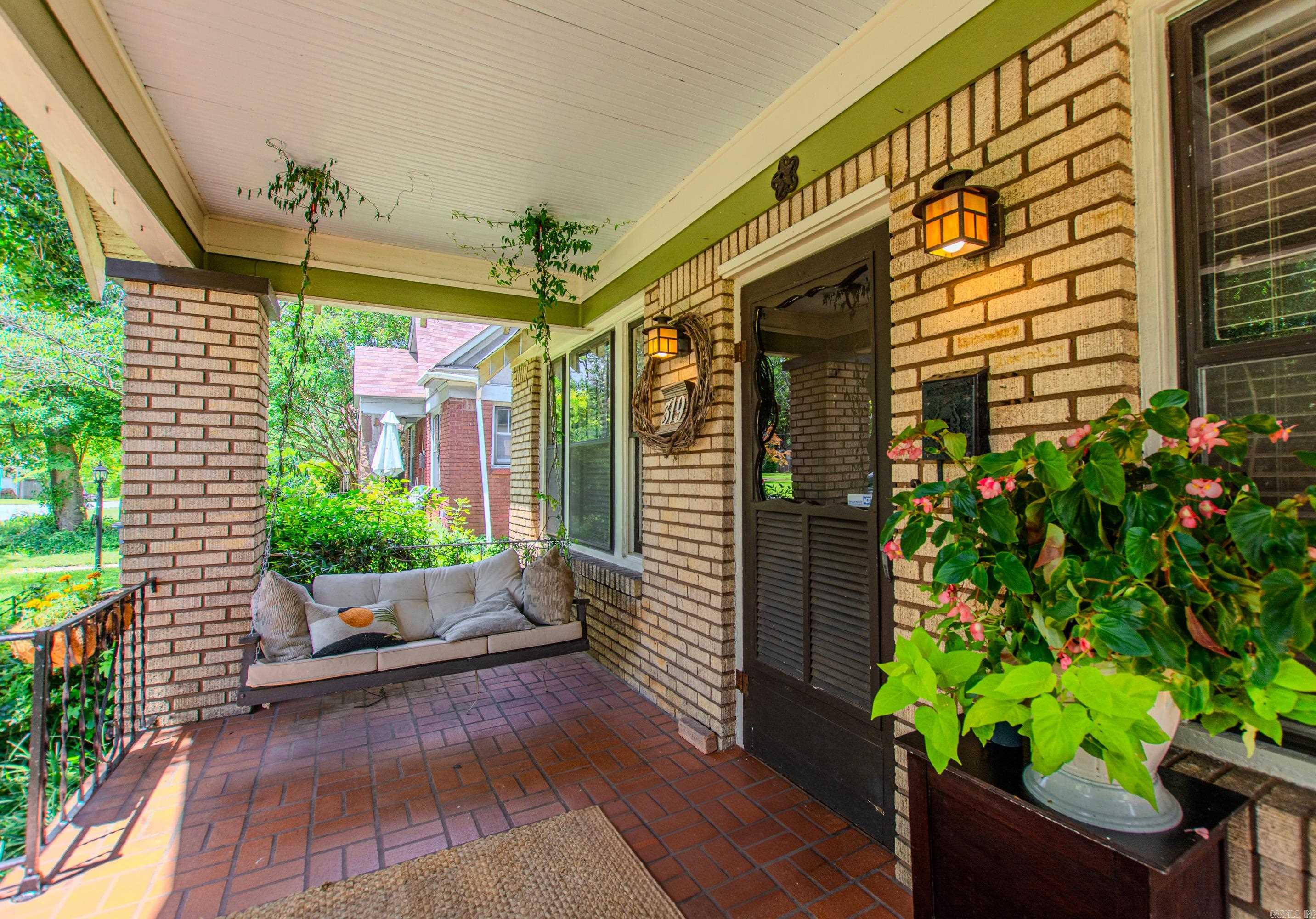 319 W G Avenue