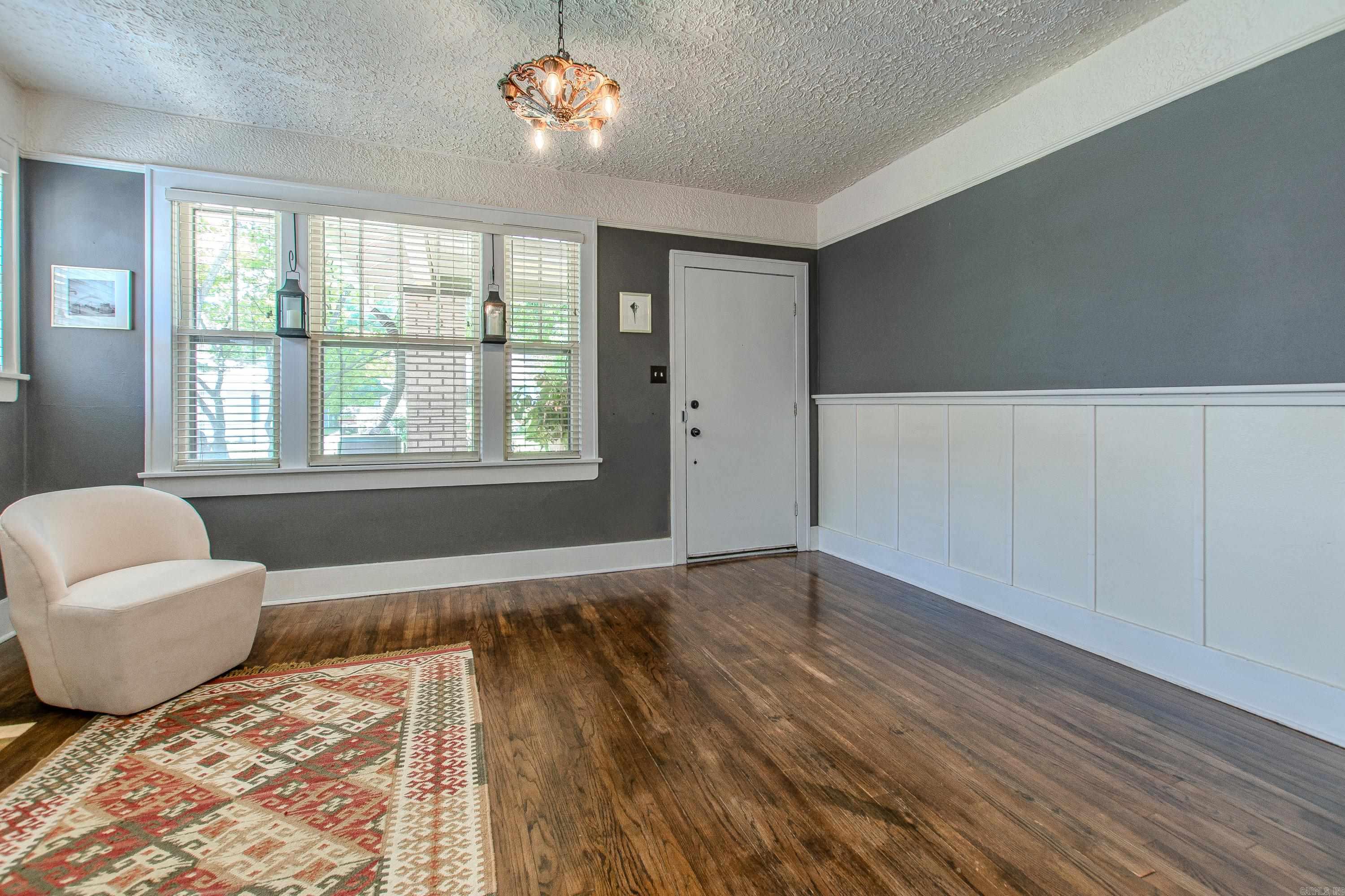 319 W G Avenue