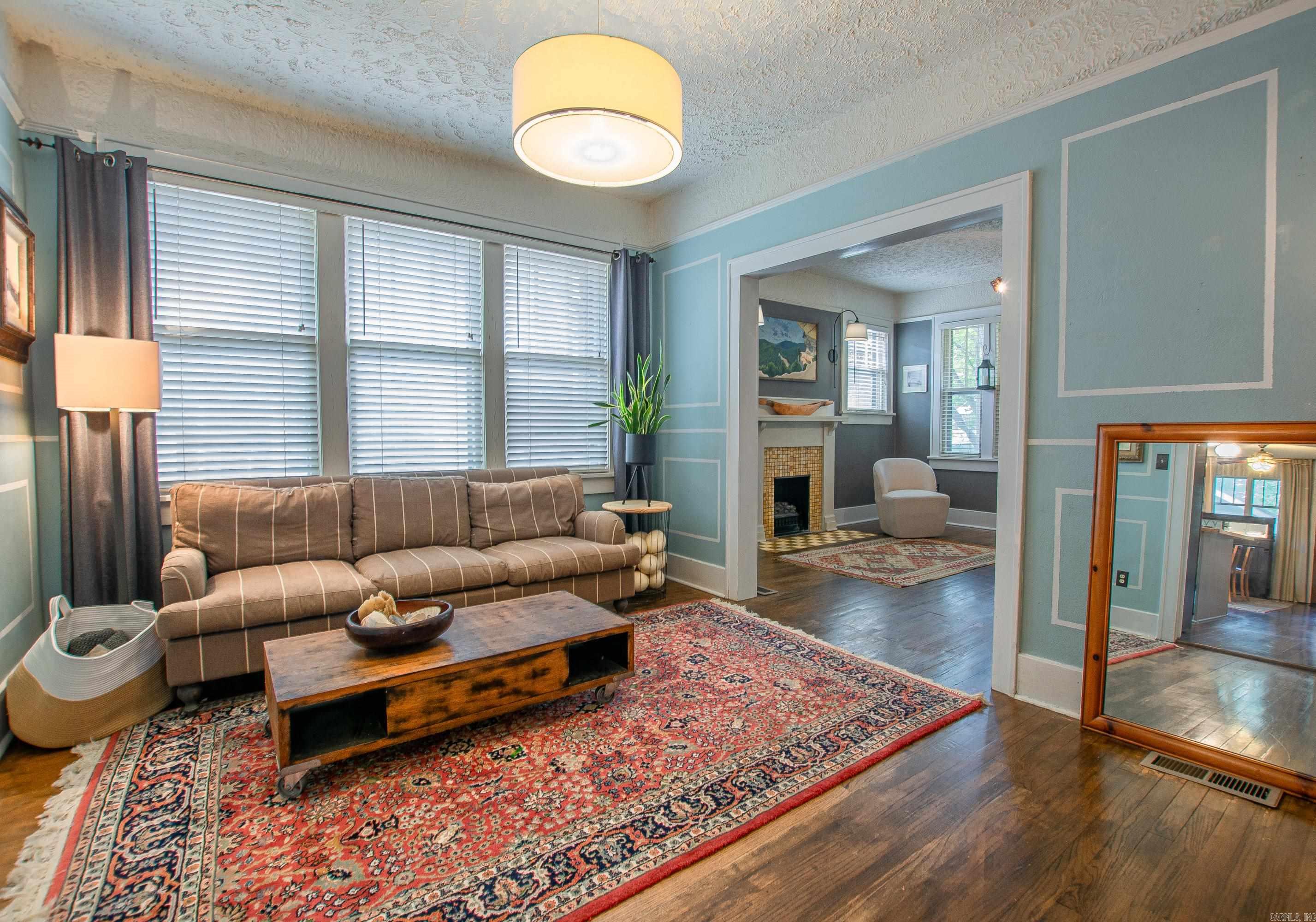 319 W G Avenue