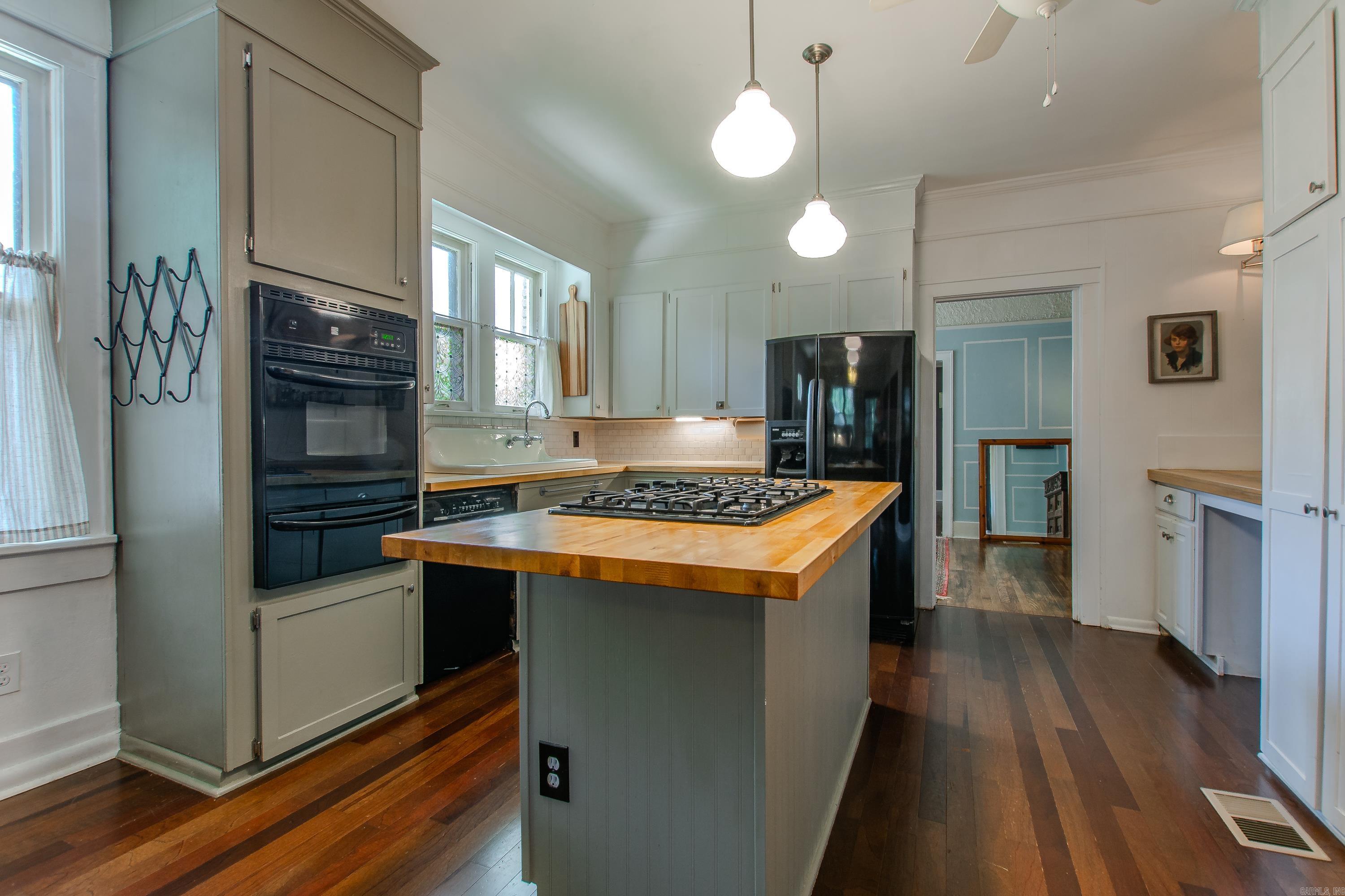 319 W G Avenue