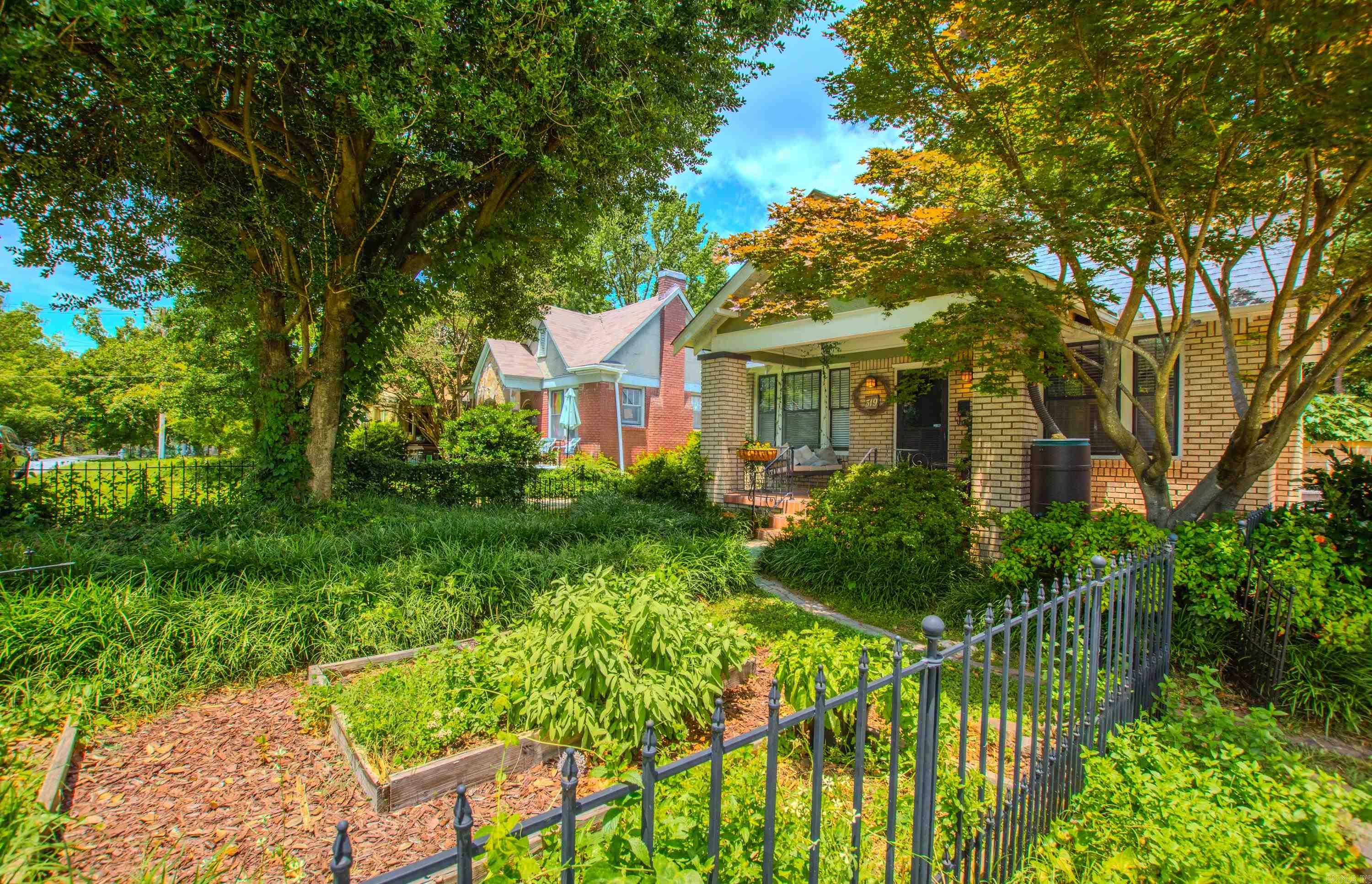 319 W G Avenue