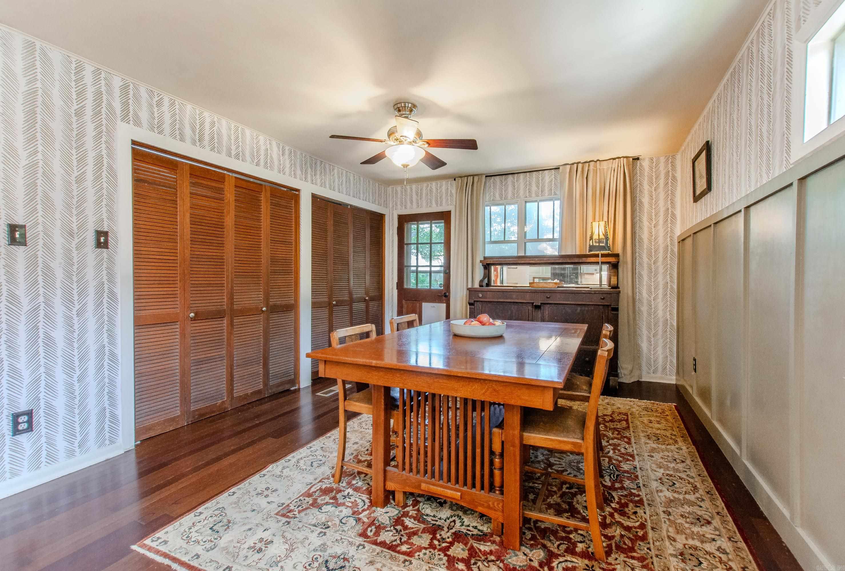 319 W G Avenue