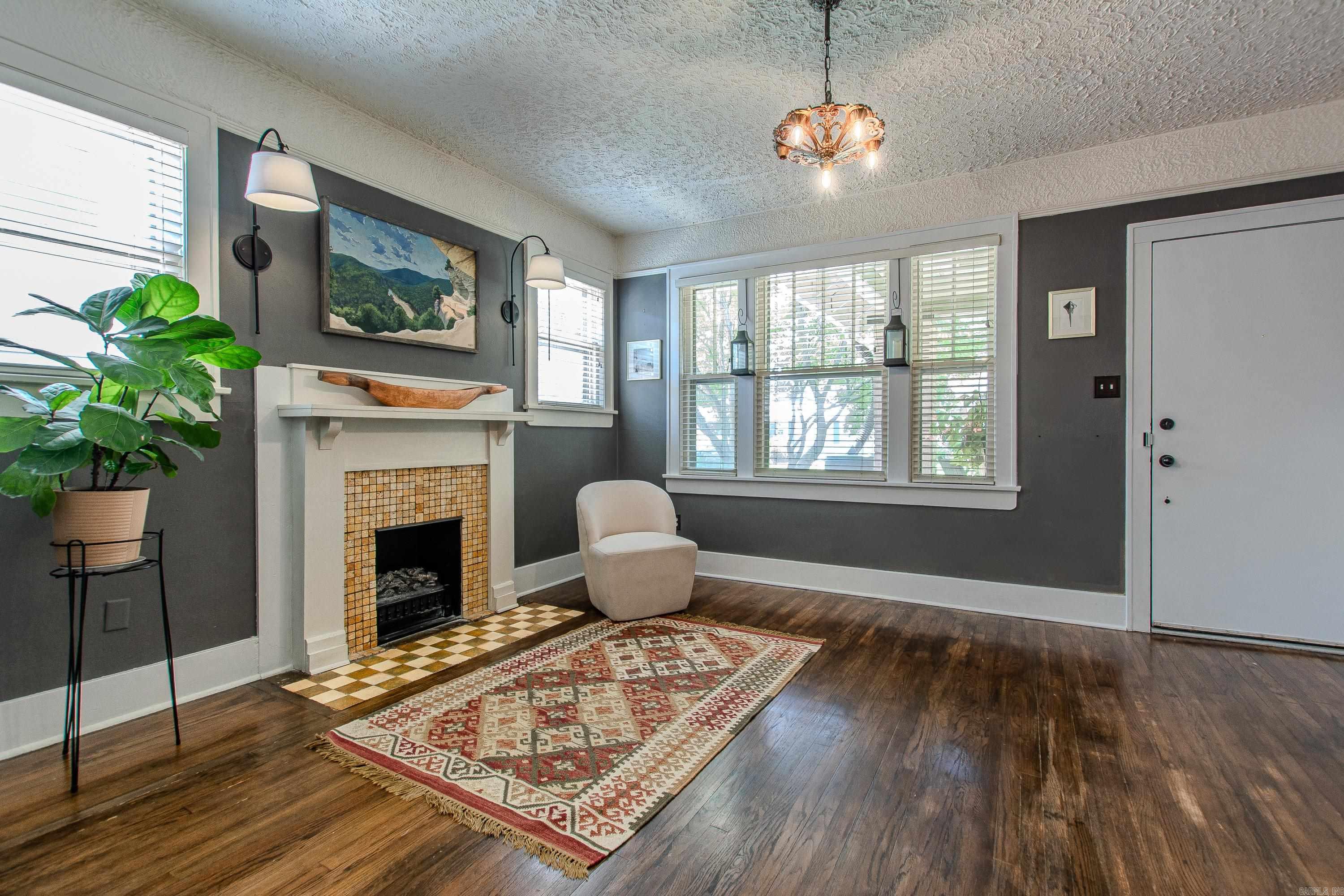 319 W G Avenue