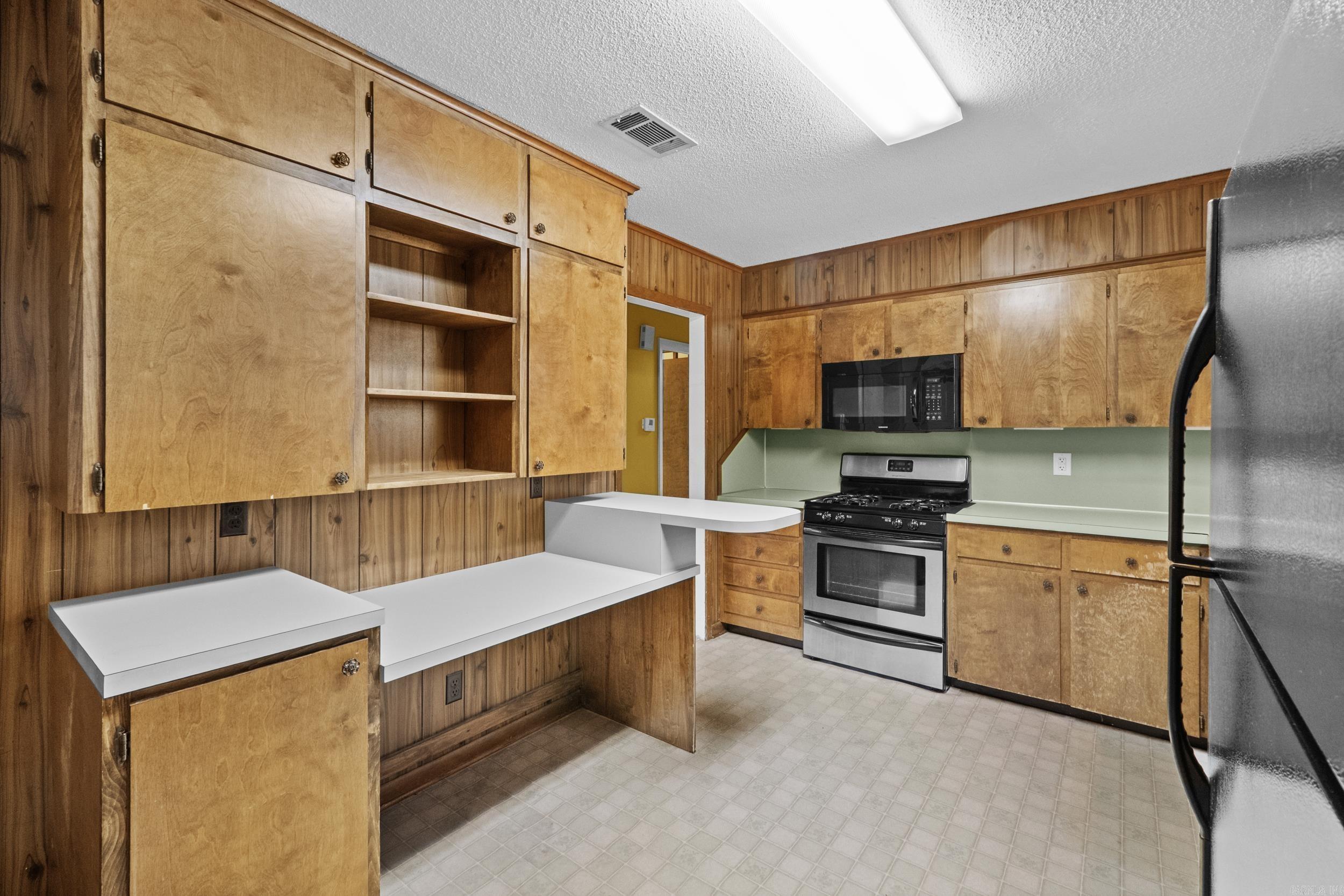 516 Lindenhurst Drive