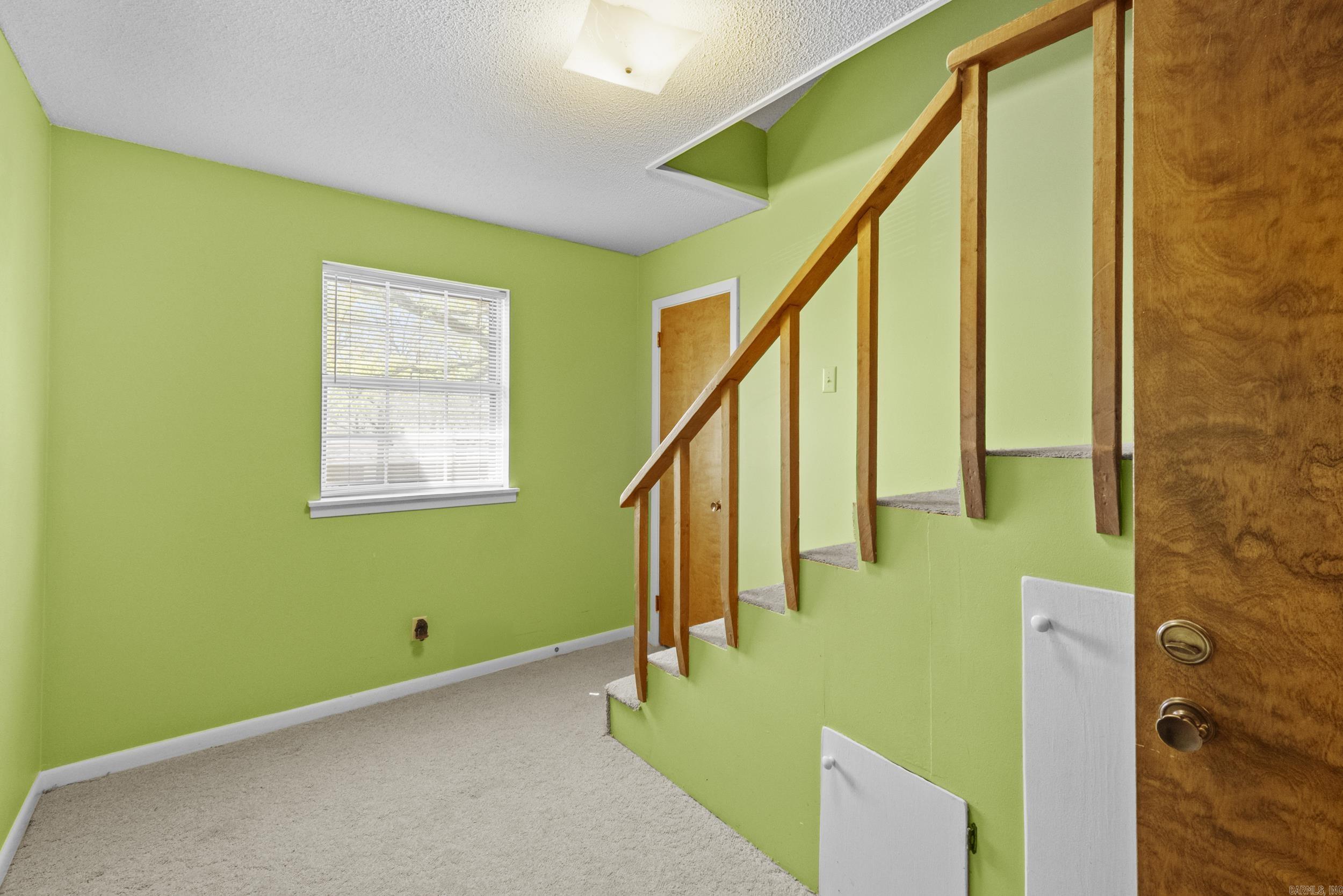 516 Lindenhurst Drive