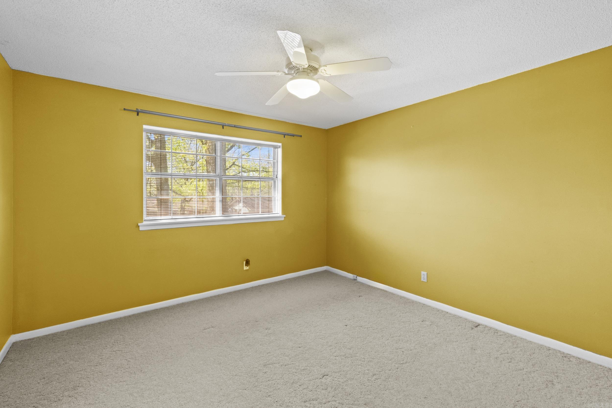 516 Lindenhurst Drive