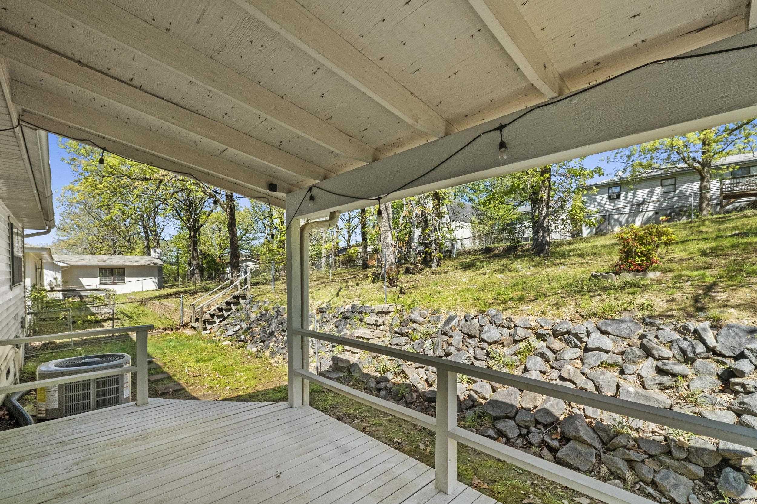 516 Lindenhurst Drive