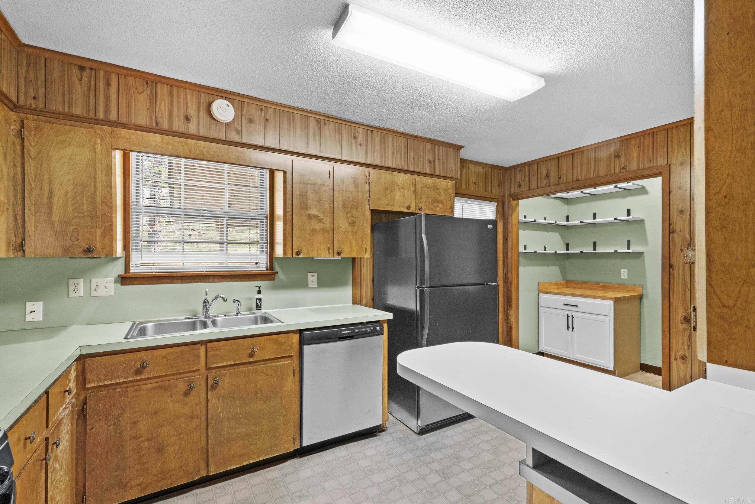 516 Lindenhurst Drive