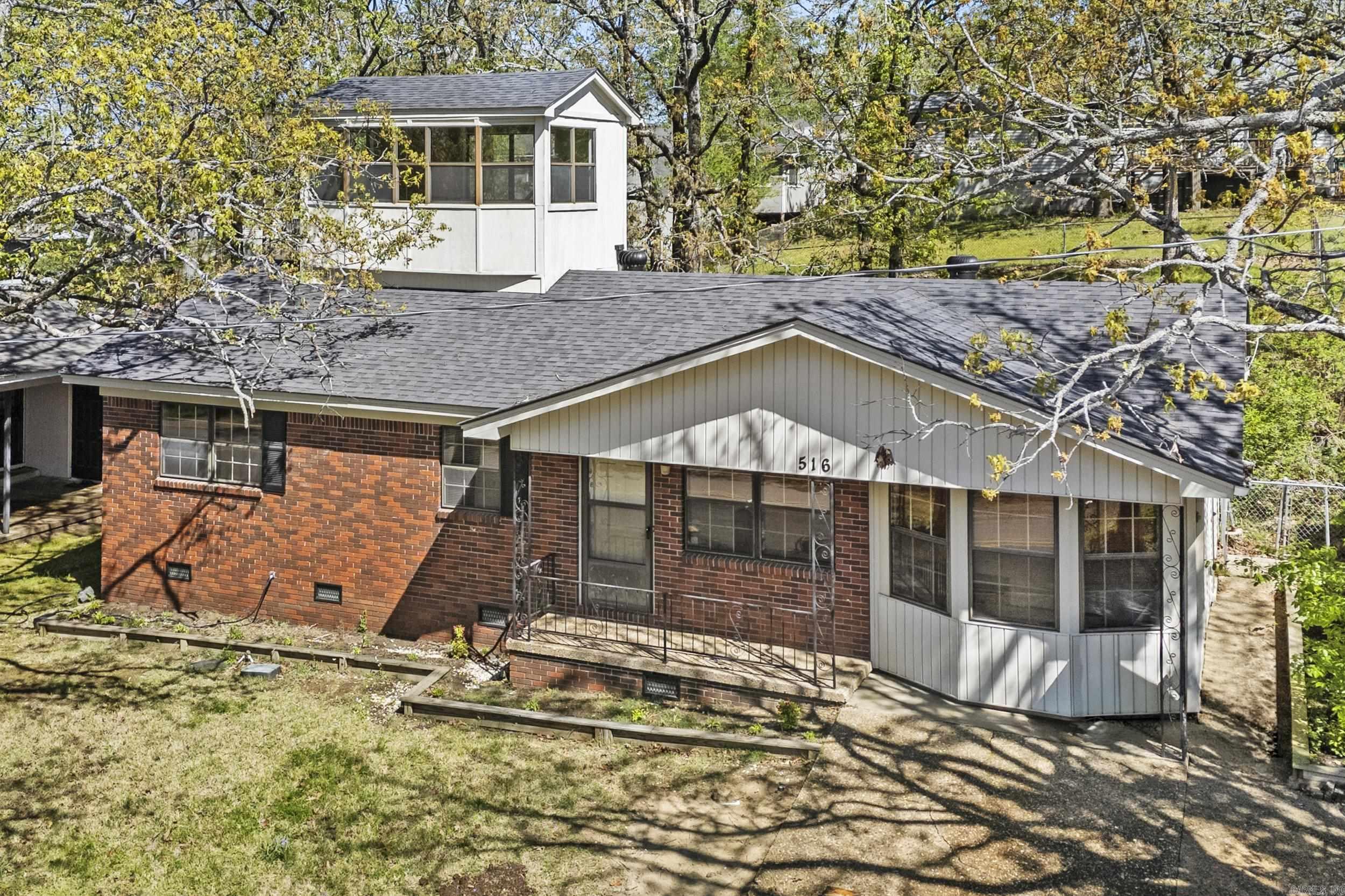 516 Lindenhurst Drive