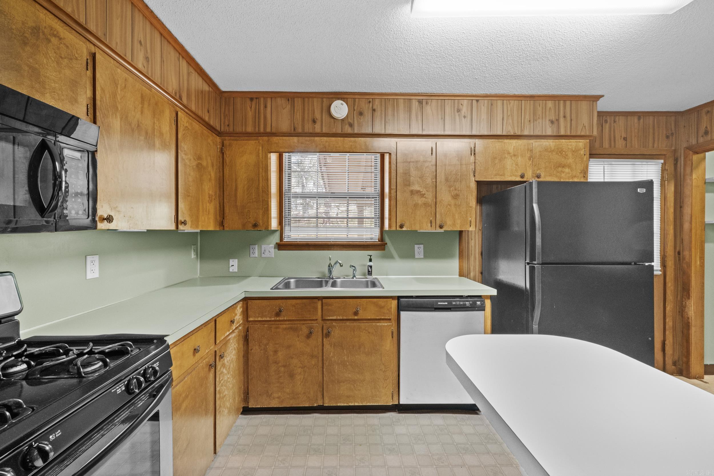 516 Lindenhurst Drive