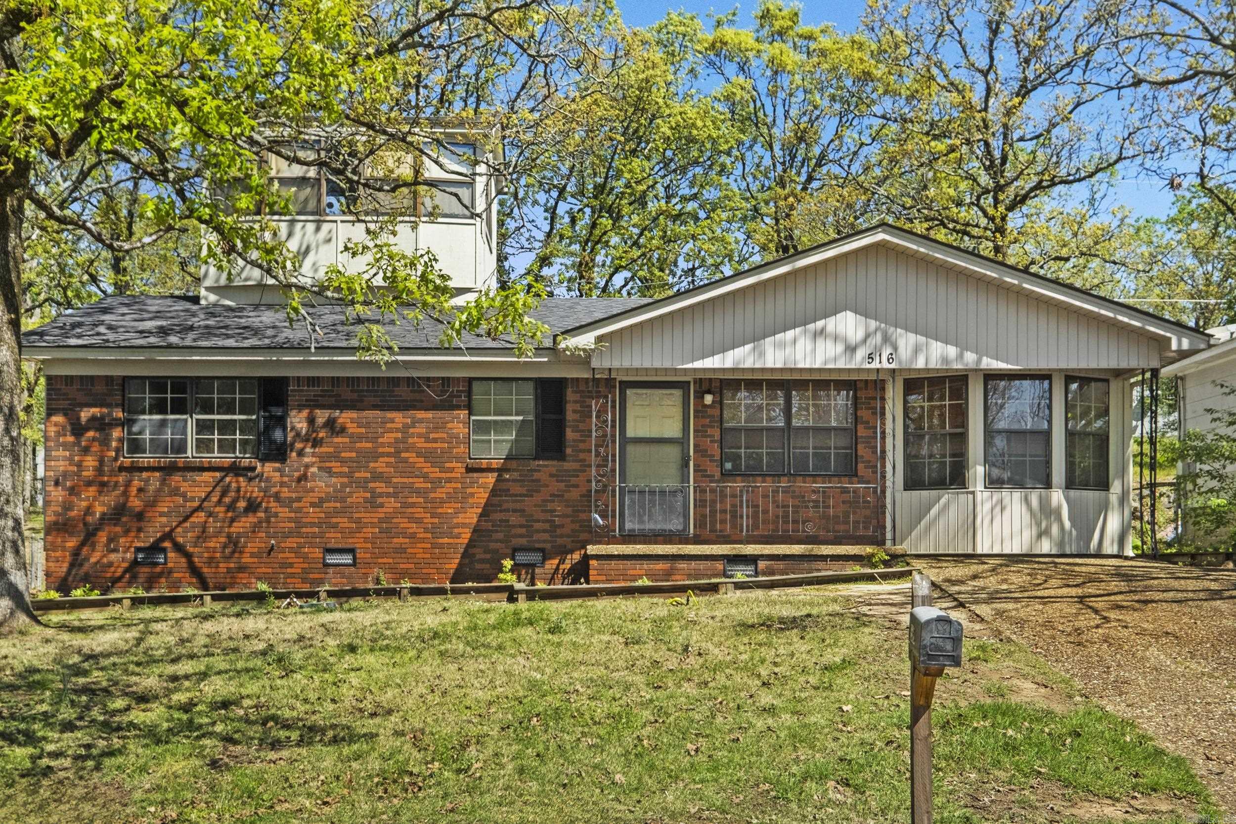 516 Lindenhurst Drive