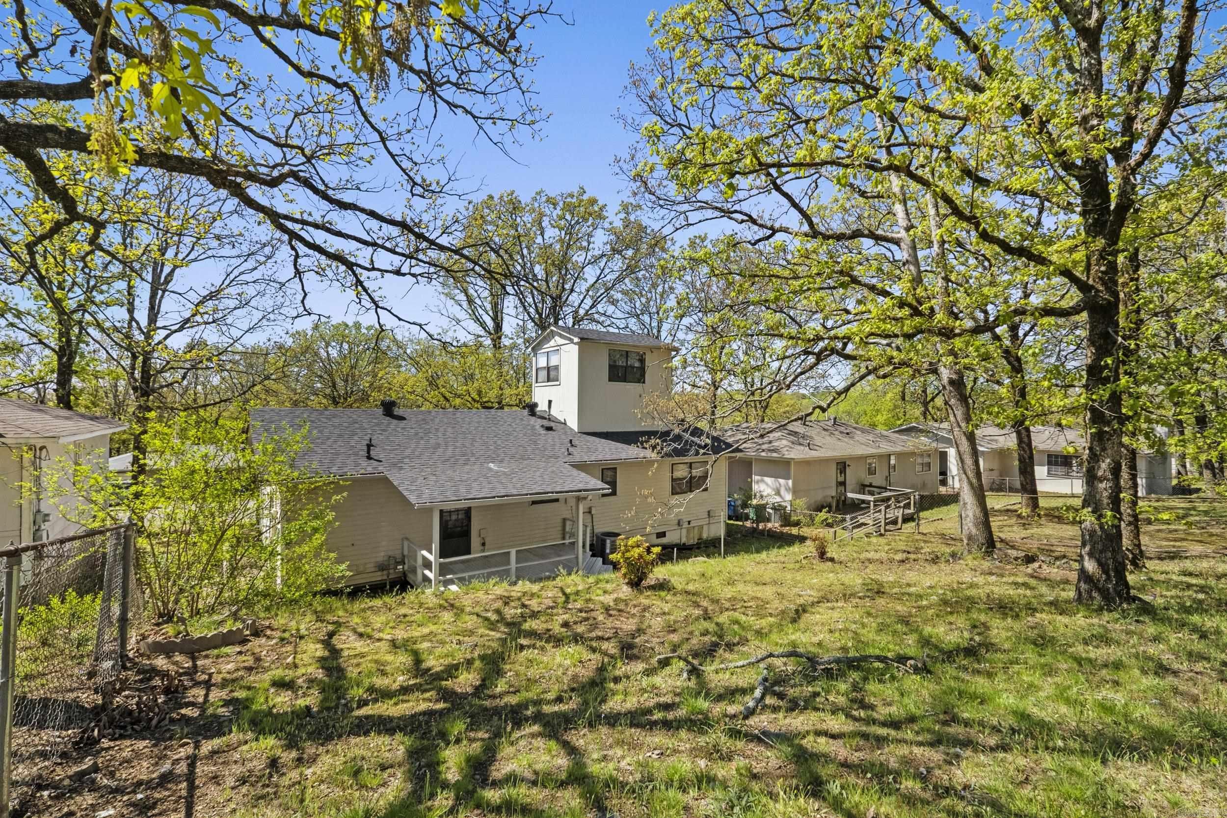 516 Lindenhurst Drive