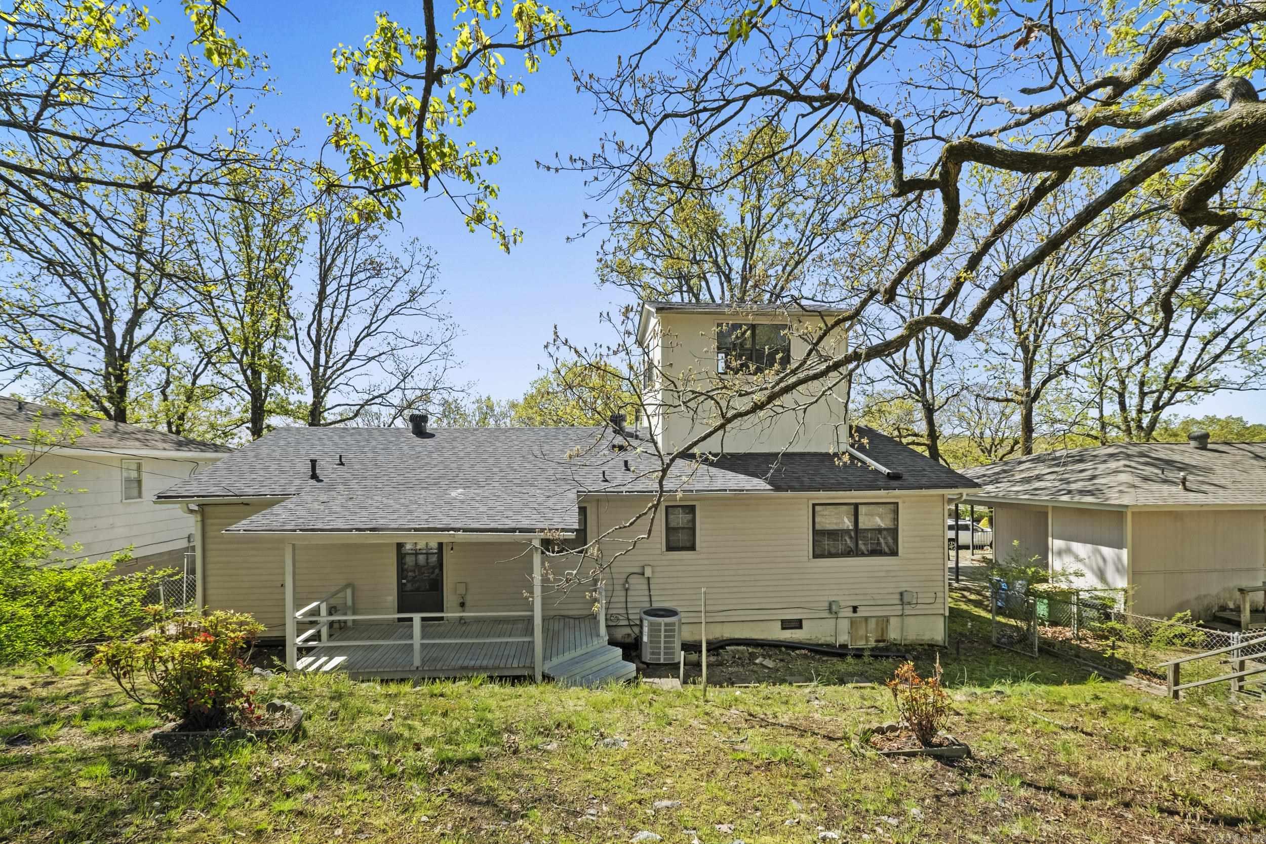 516 Lindenhurst Drive