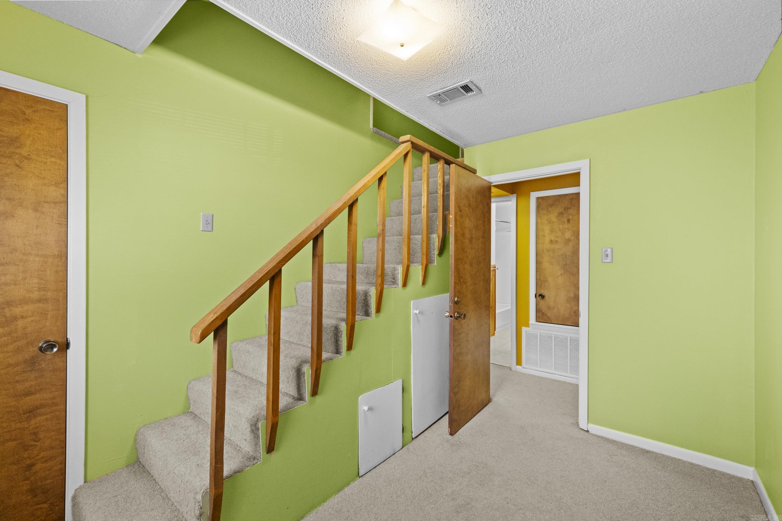 516 Lindenhurst Drive