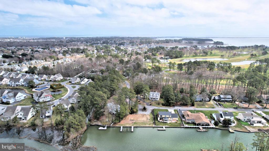 21 West Side Dr