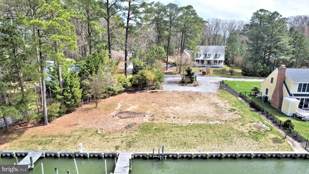 21 West Side Dr