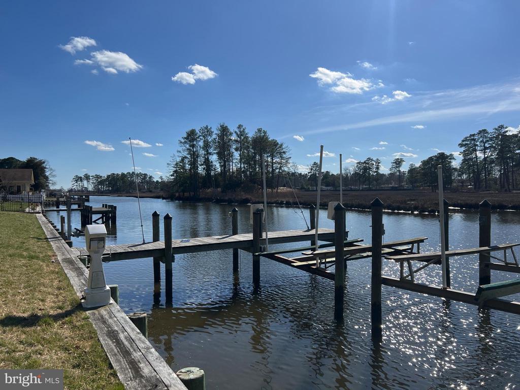 21 West Side Dr
