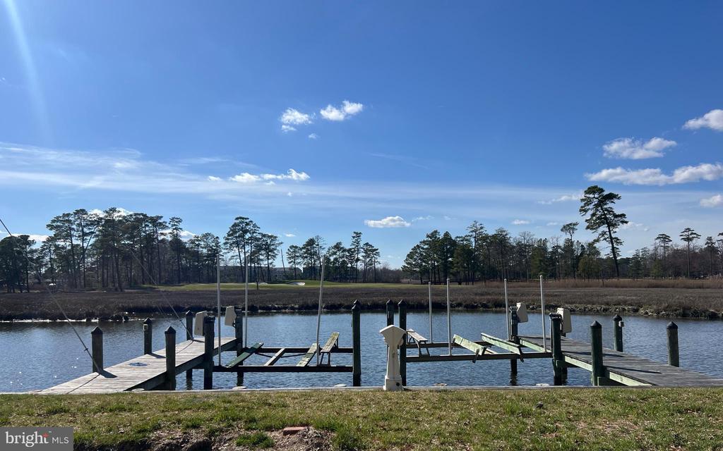 21 West Side Dr