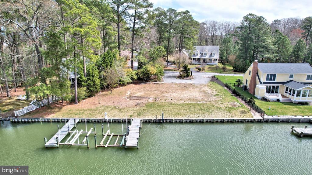 21 West Side Dr