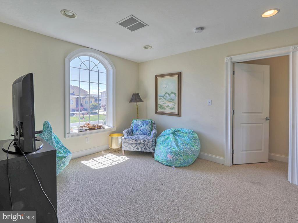 118 West Side Dr