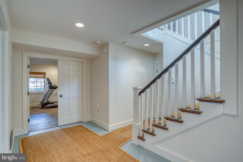 8 Vermont Ave