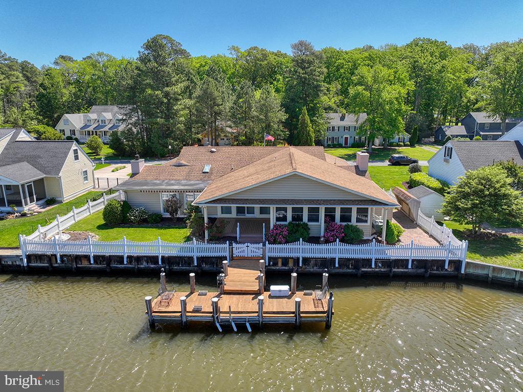 25 West Side Dr