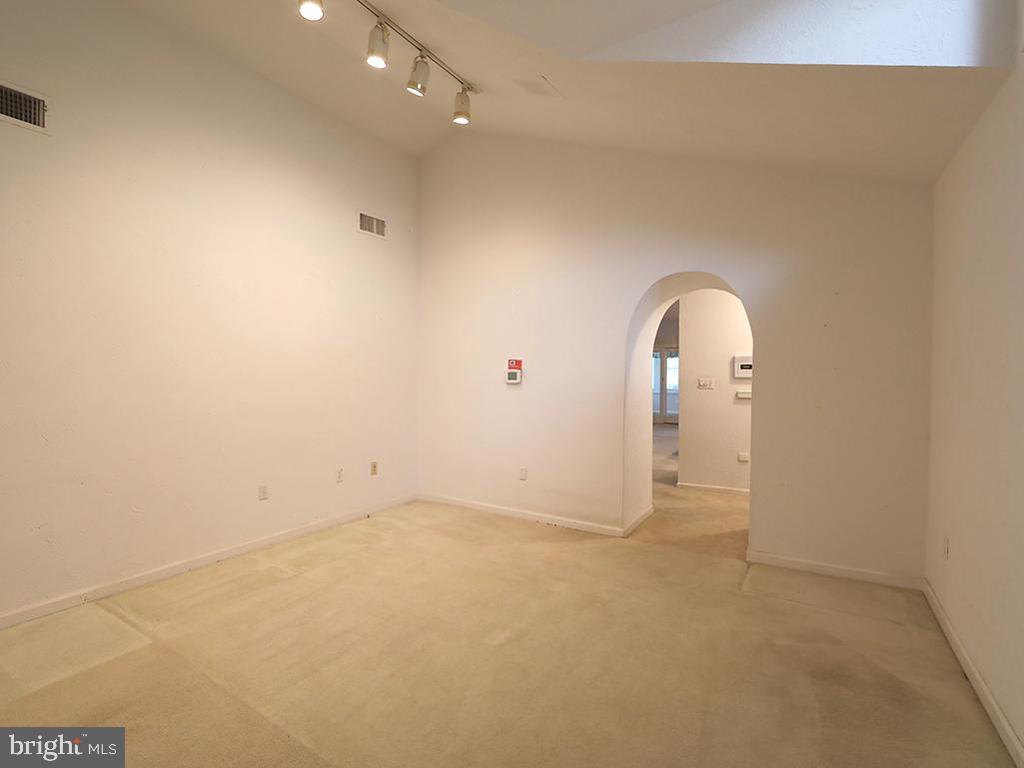 25 West Side Dr