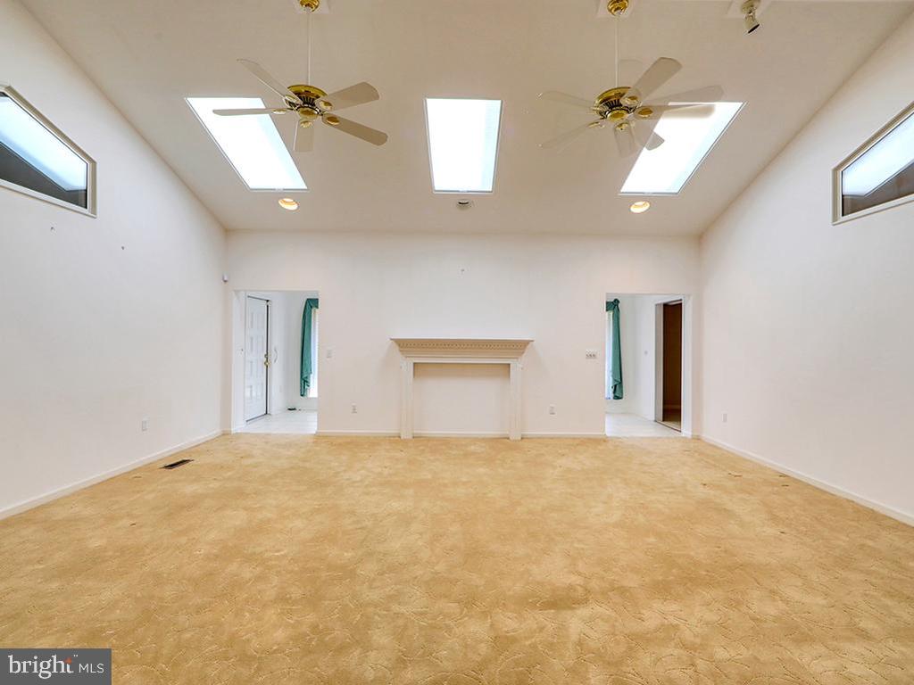 25 West Side Dr