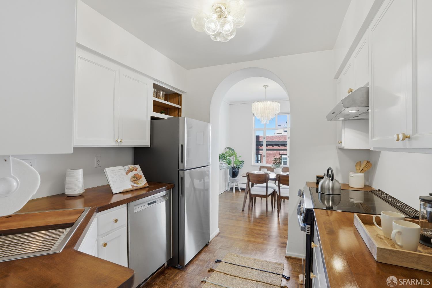 1101 Green Street # 404