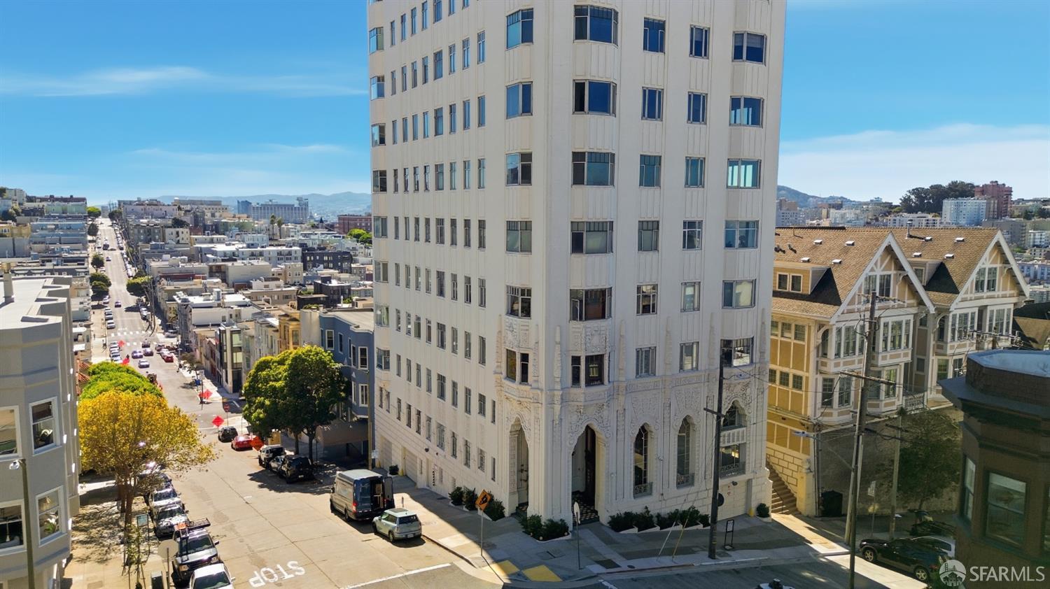 1101 Green Street # 404