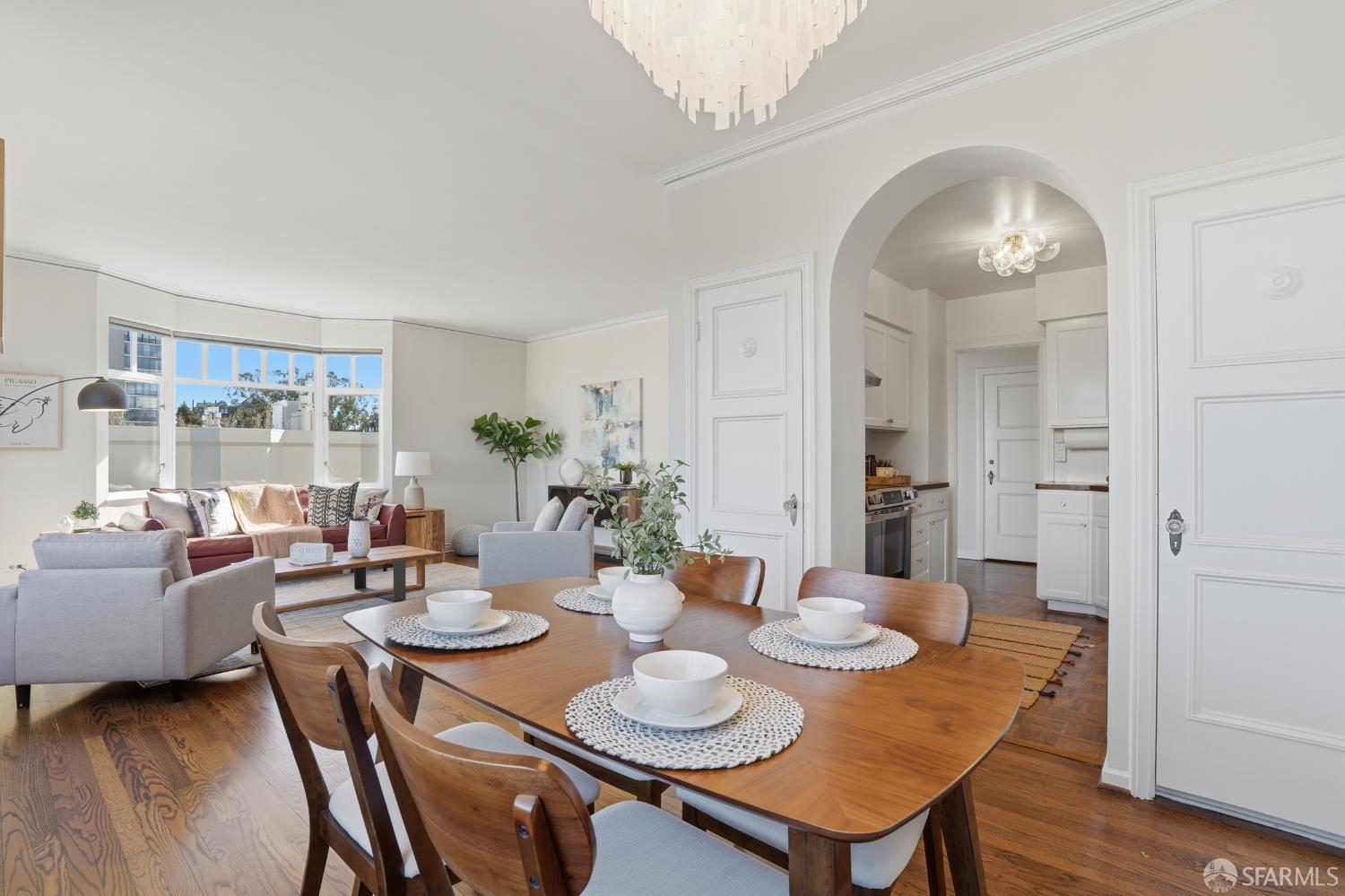 1101 Green Street # 404