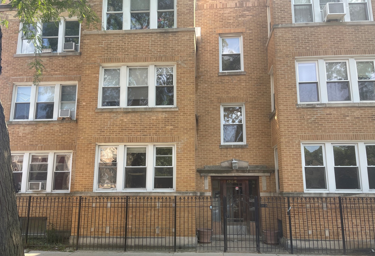 4743 N Hamlin Avenue Unit: 2