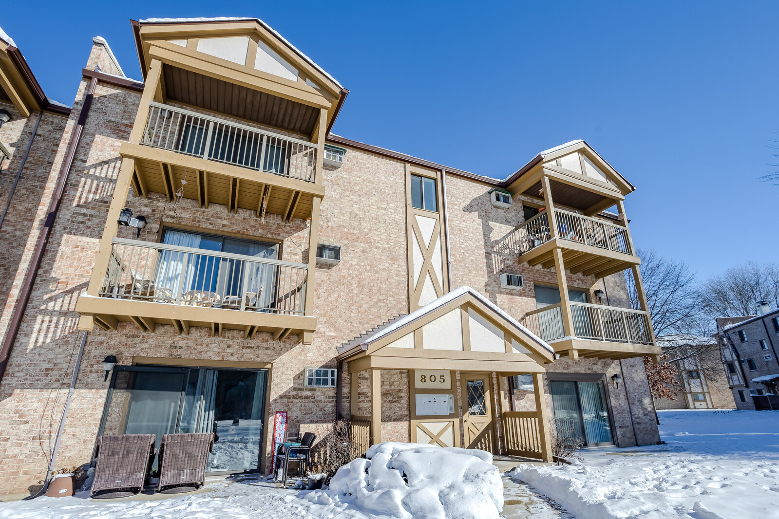 805 S Dwyer Avenue Unit: C