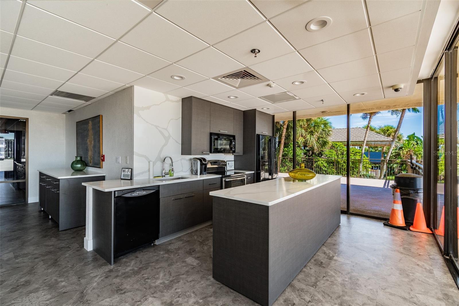 7600 BAYSHORE DR #307