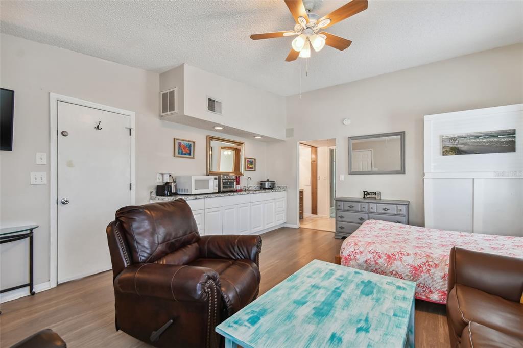 2116/2114 1ST STREET