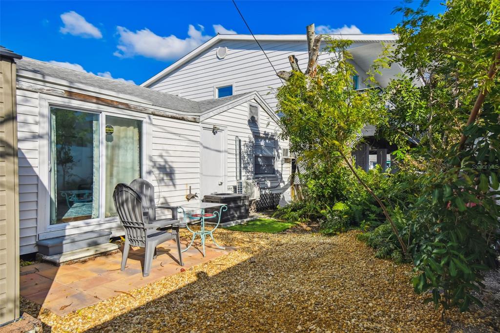 2116/2114 1ST STREET