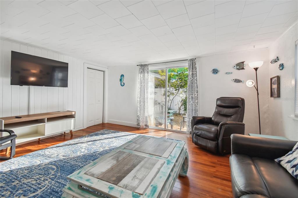 2116/2114 1ST STREET